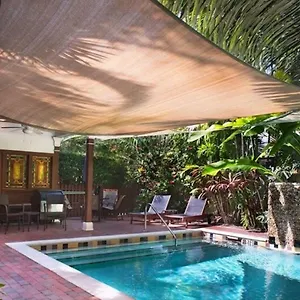 travelers-palm.hotels-in-key-west.com/